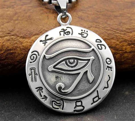 eye of horus pendant men